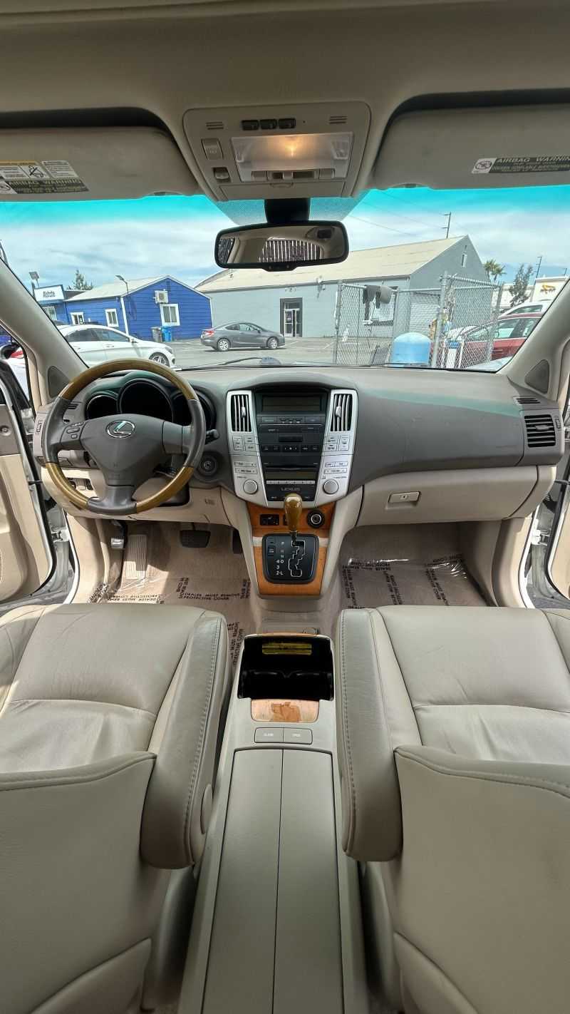 Lexus RX Image 8