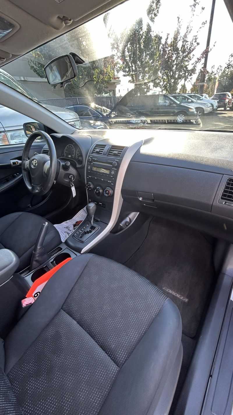 Toyota Corolla Image 10