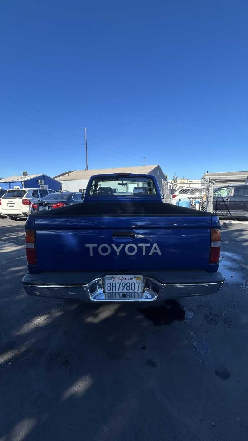 Toyota Tacoma Image 19