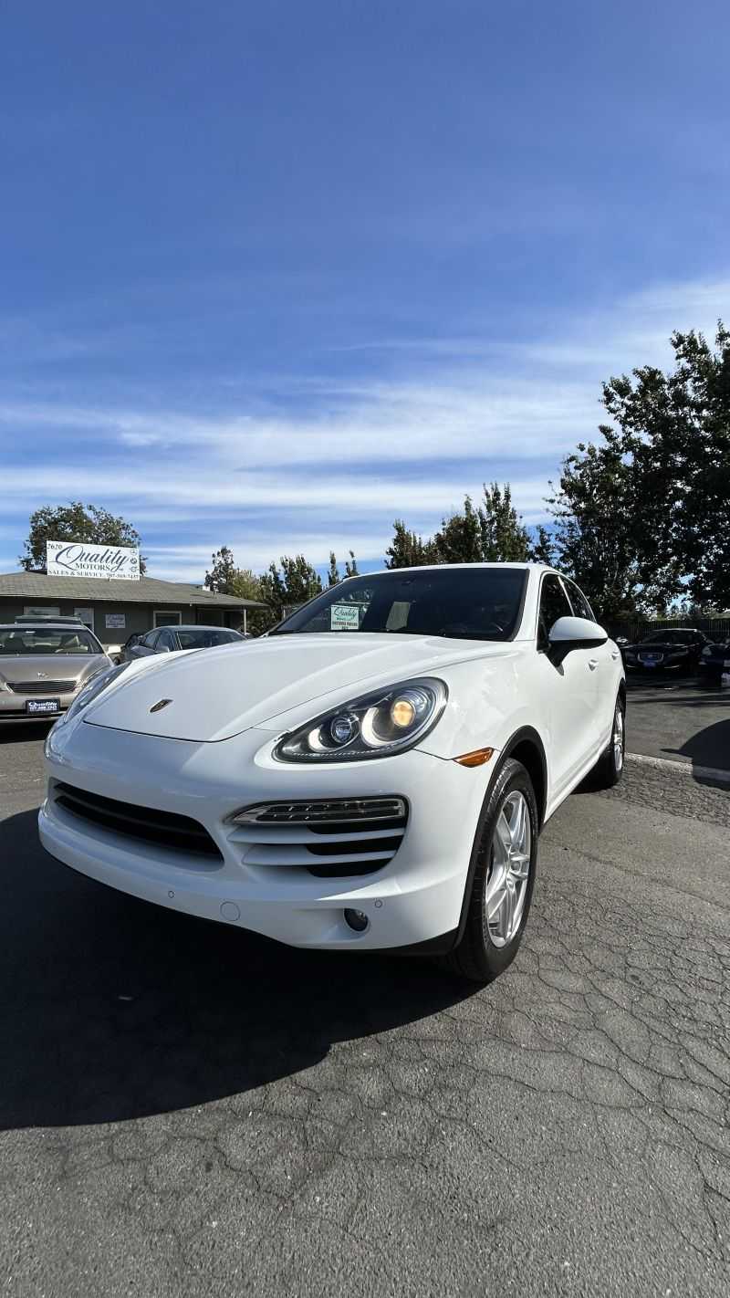 Porsche Cayenne Image 1