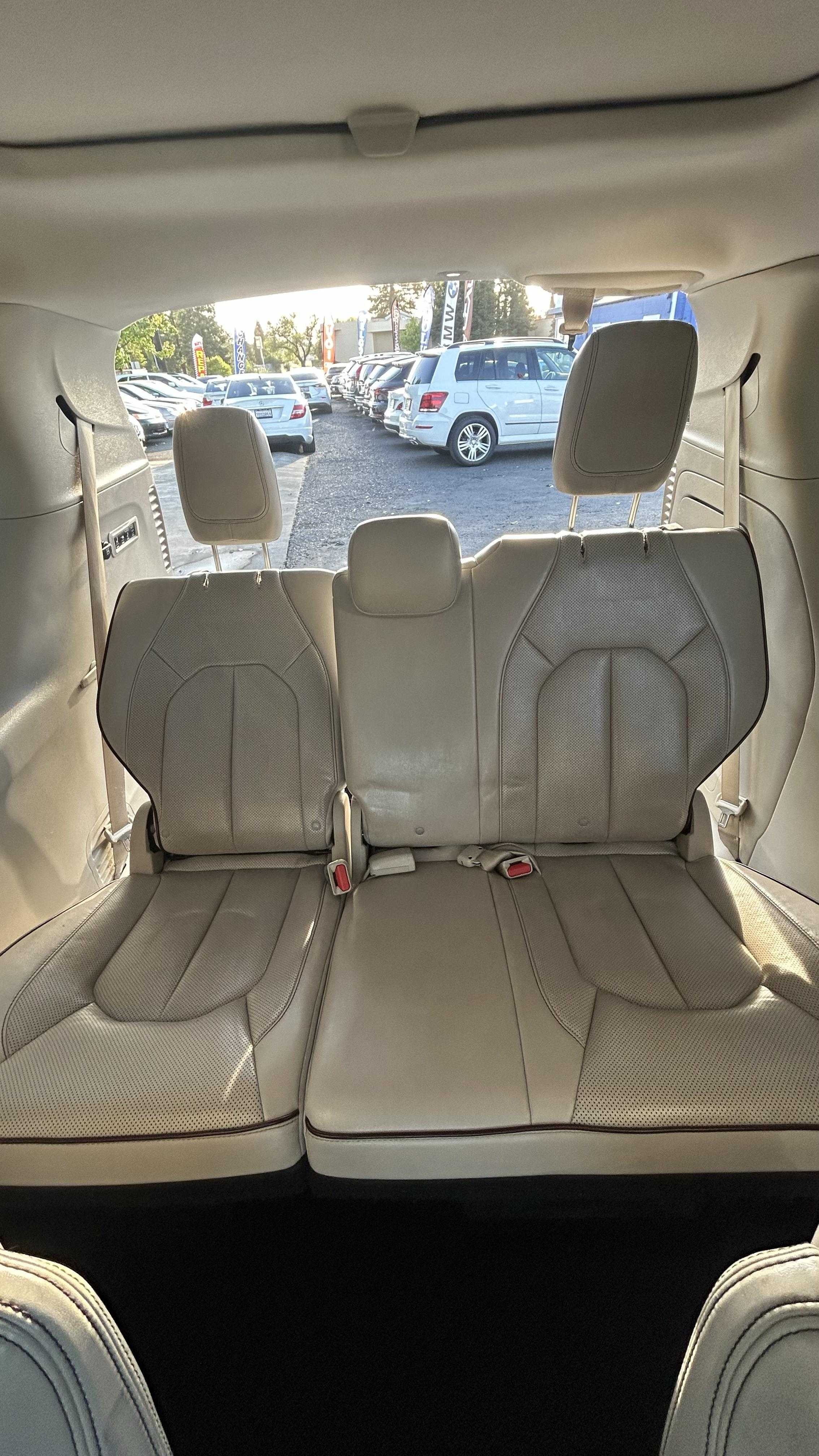Chrysler Pacifica Image 17