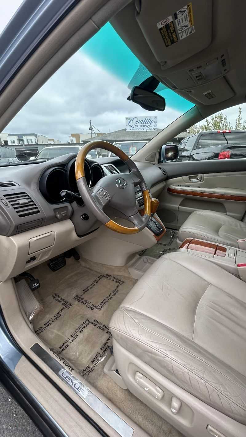 Lexus RX Image 10