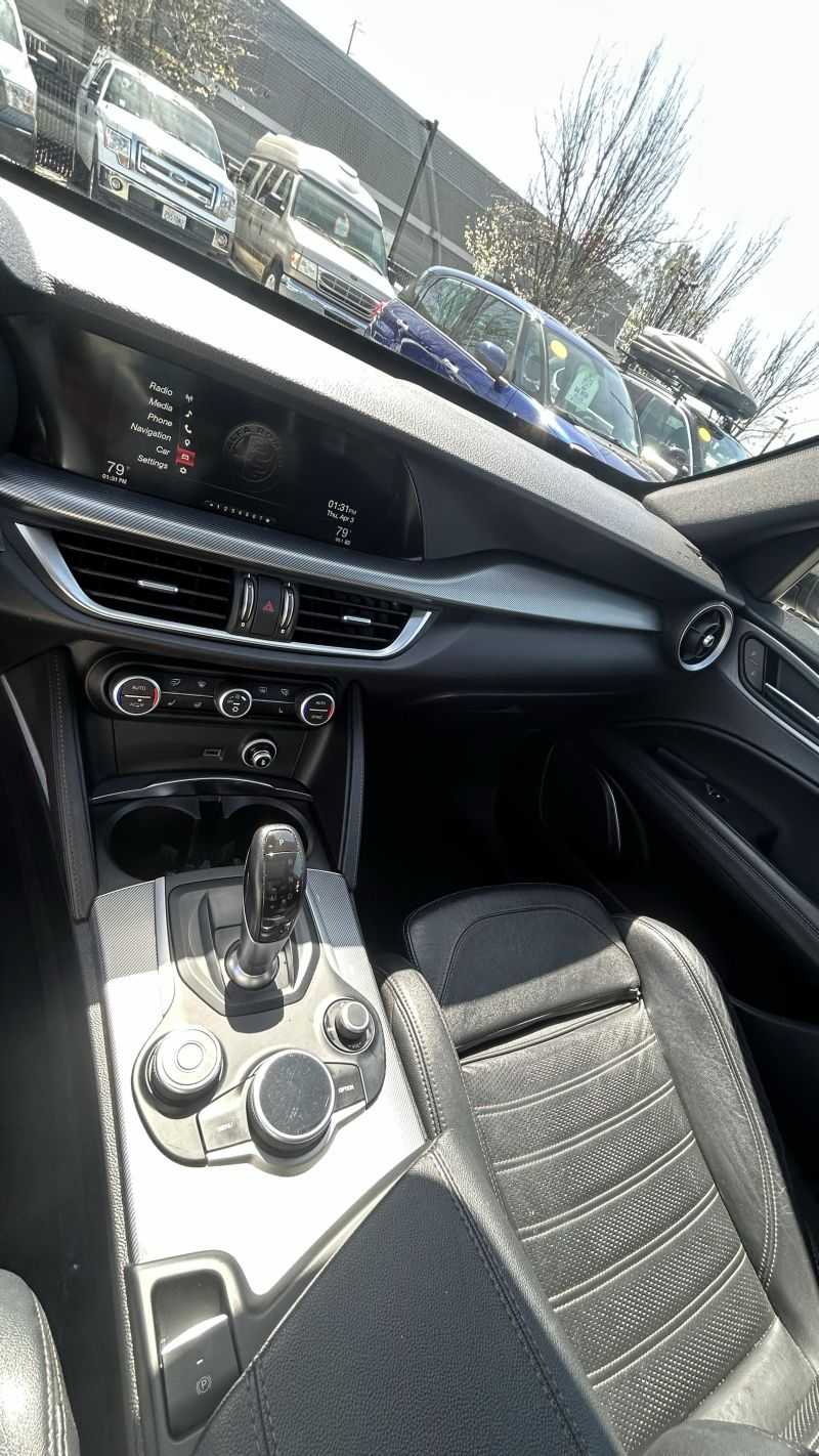 Alfa Romeo Stelvio Image 8
