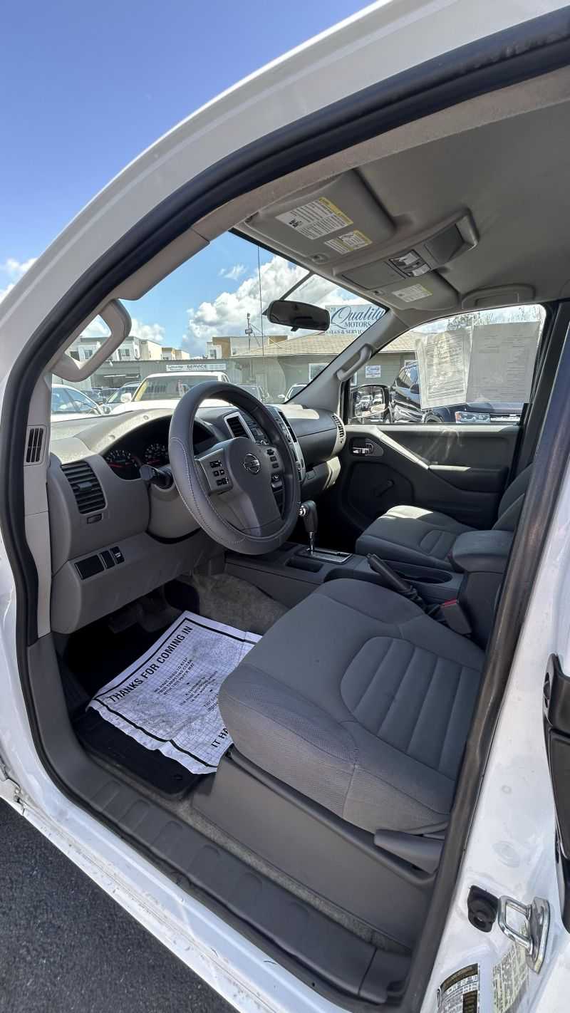Nissan Frontier Image 9