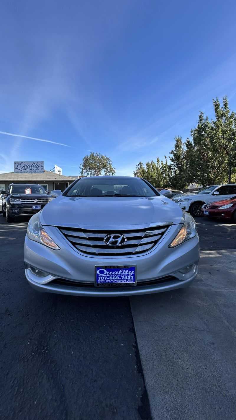 Hyundai Sonata Image 2