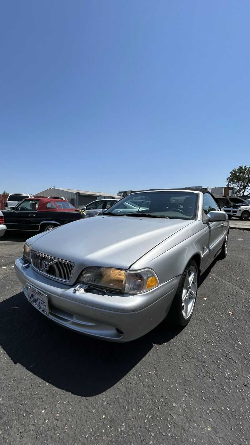 Volvo C70 Image 1