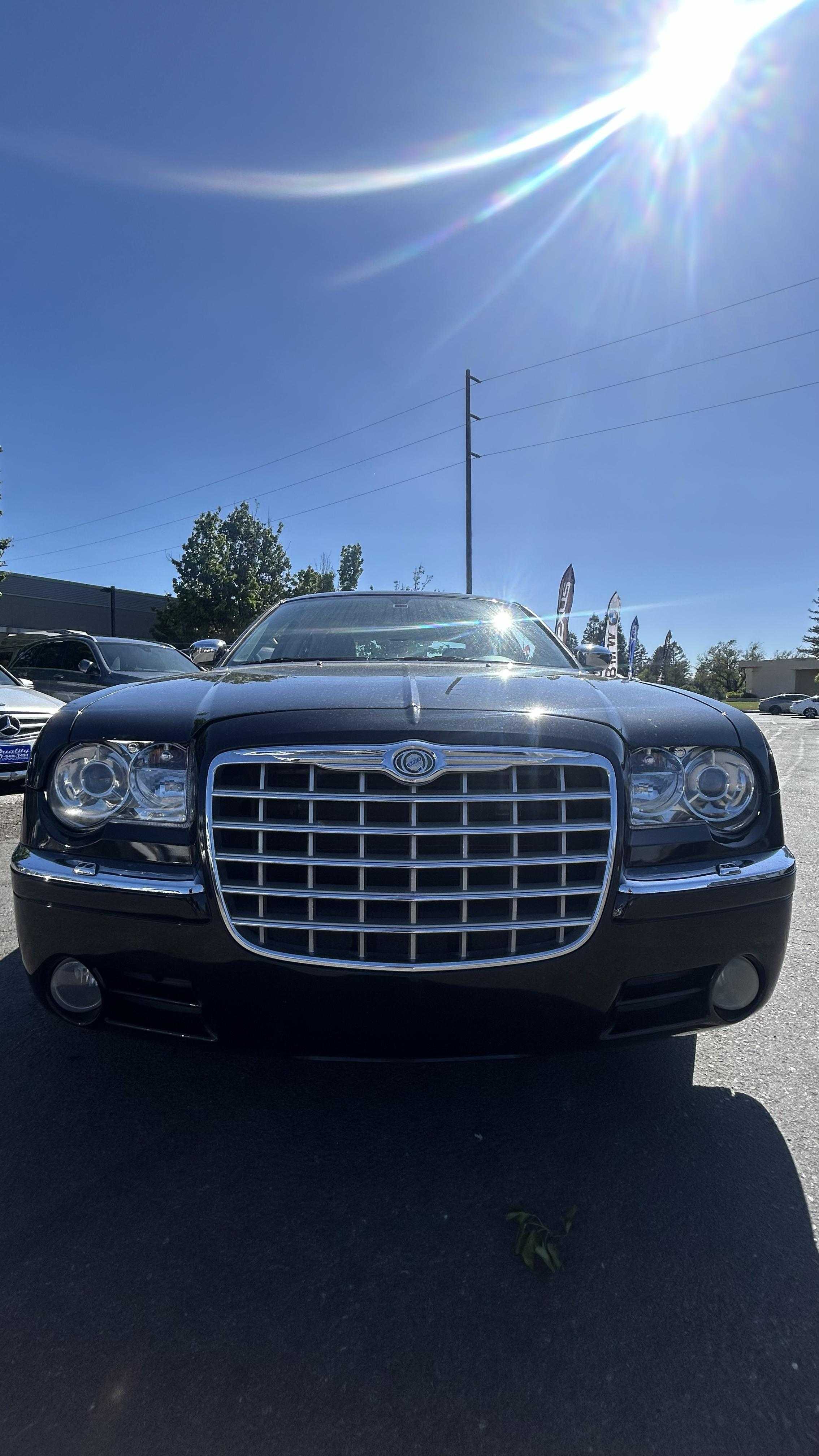 Chrysler 300 Image 2