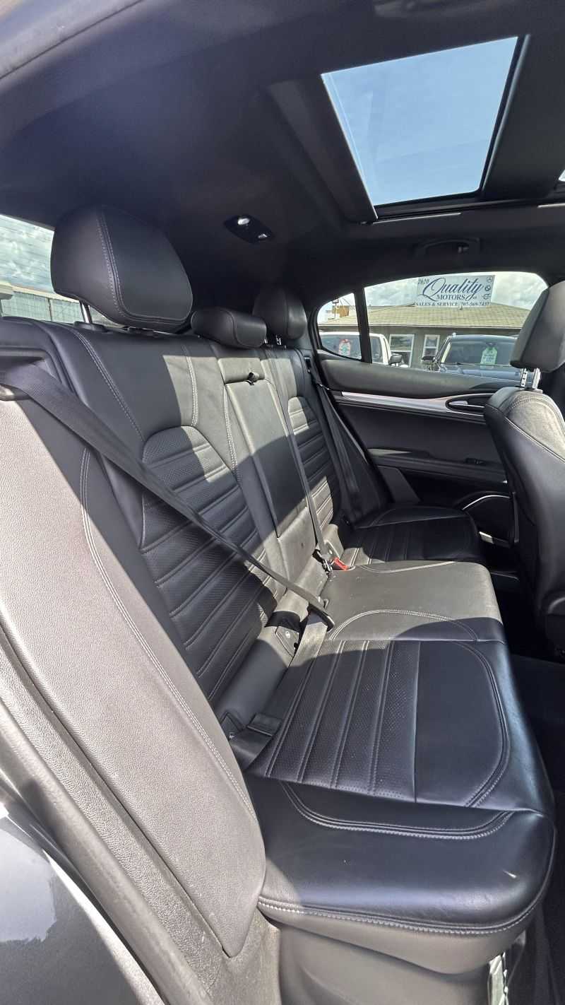 Alfa Romeo Stelvio Image 16