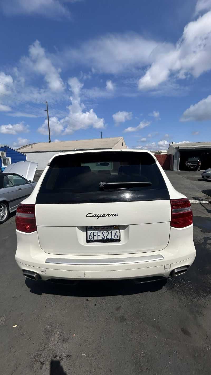 Porsche Cayenne Image 16