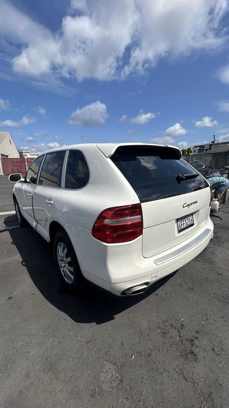 Porsche Cayenne Image 17