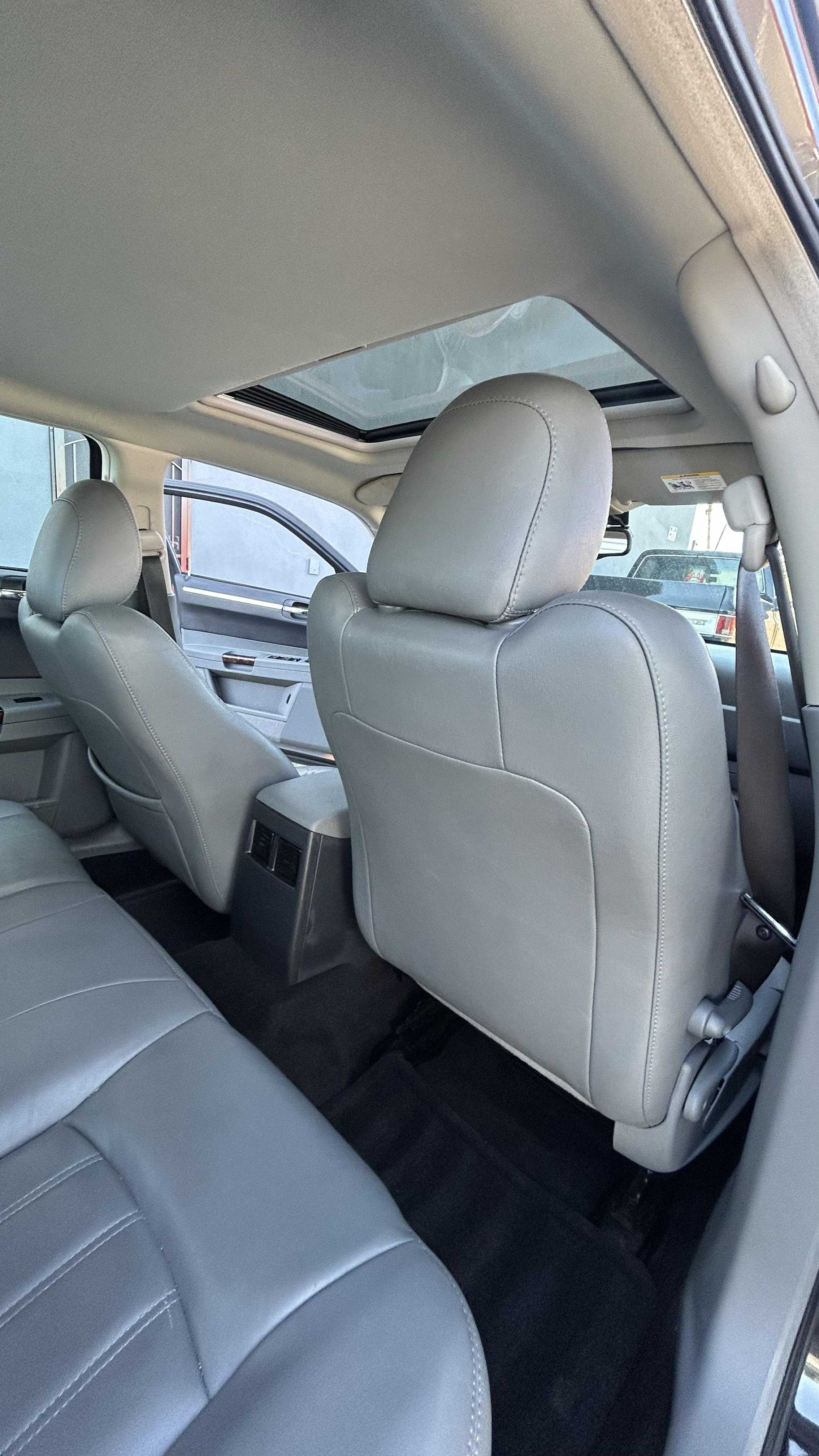 Chrysler 300 Image 11