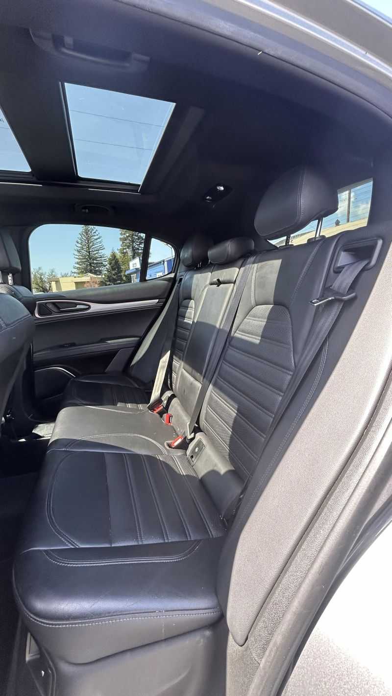 Alfa Romeo Stelvio Image 14
