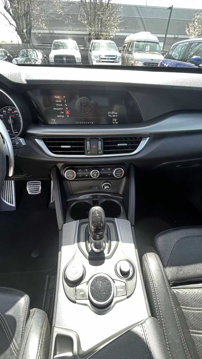Alfa Romeo Stelvio Image 7