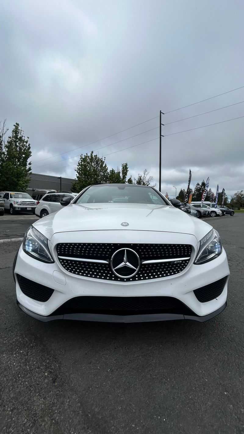 Mercedes-Benz Mercedes-AMG C-Class Image 2