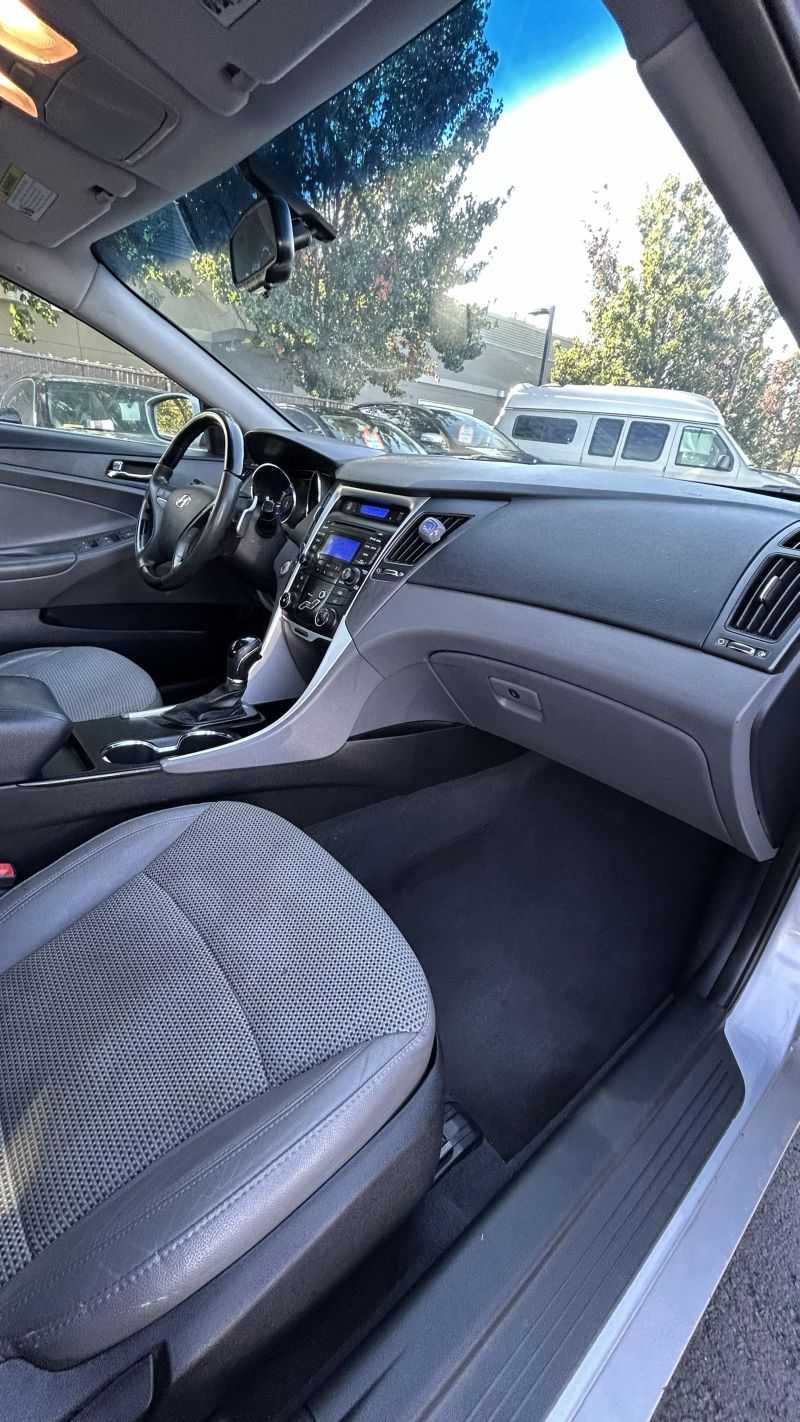 Hyundai Sonata Image 19