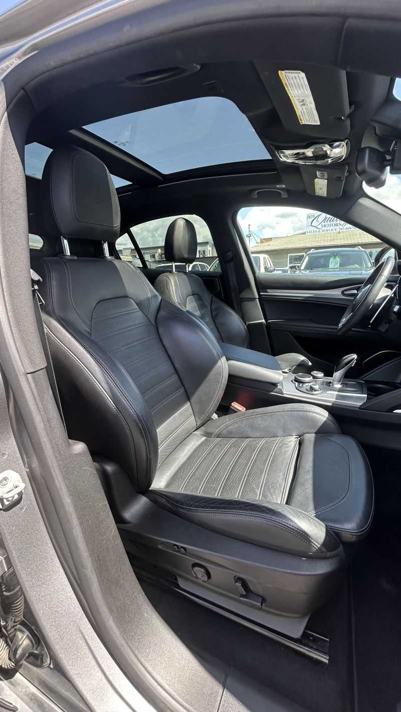 Alfa Romeo Stelvio Image 12