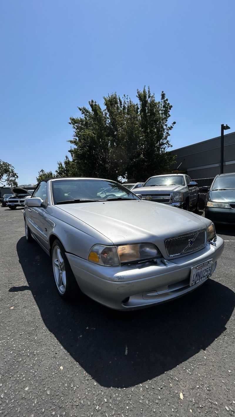 Volvo C70 Image 2