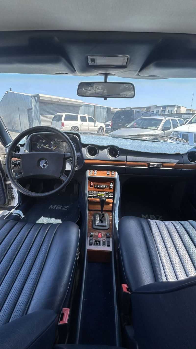 Mercedes-Benz 300-Class Image 10