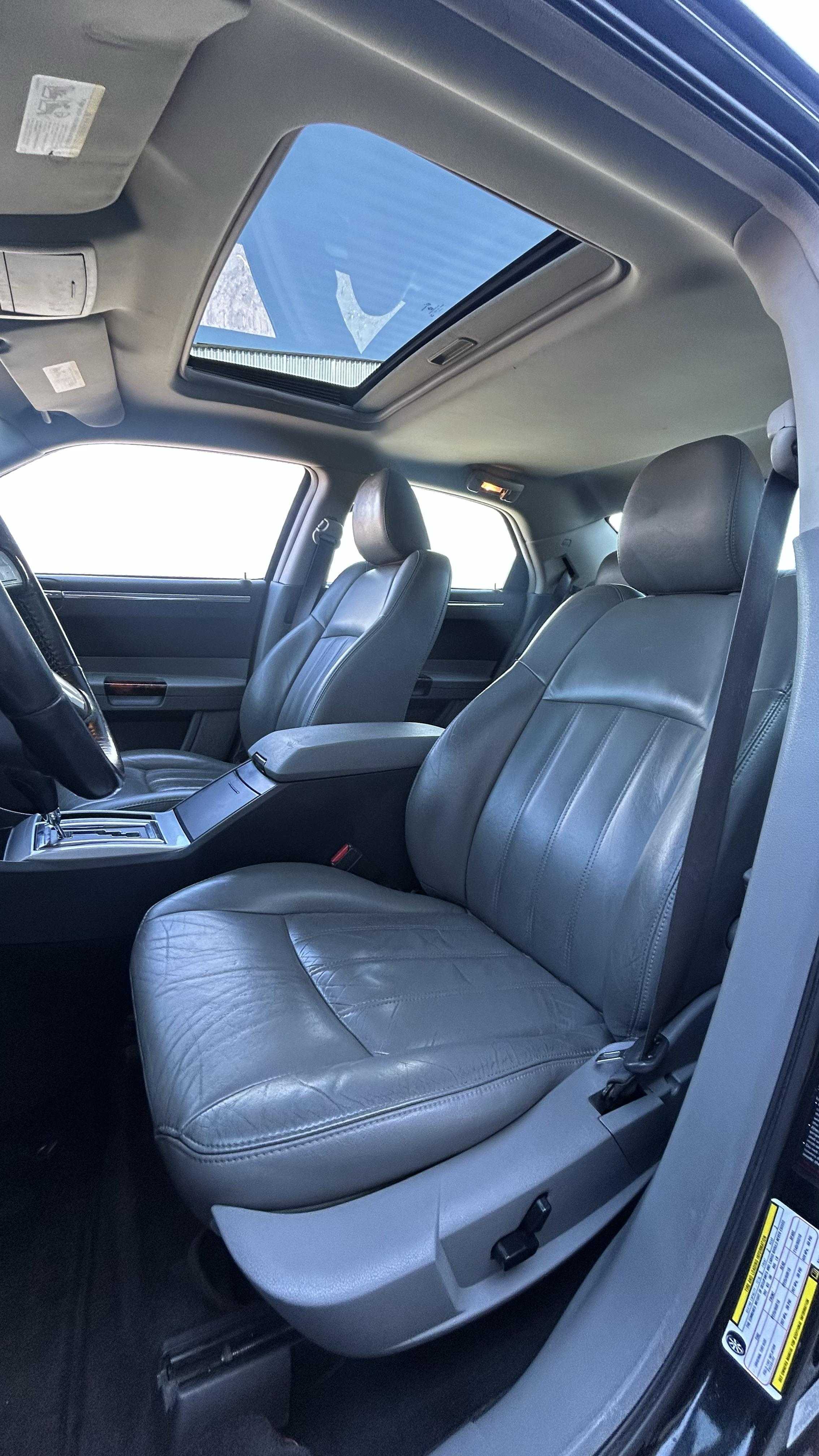 Chrysler 300 Image 6