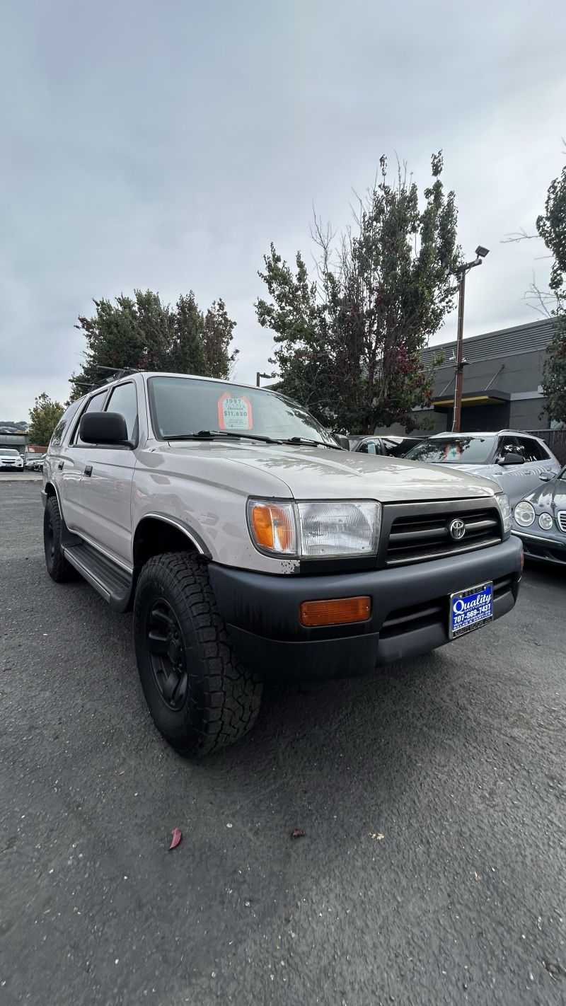 Toyota 4Runner Image 2