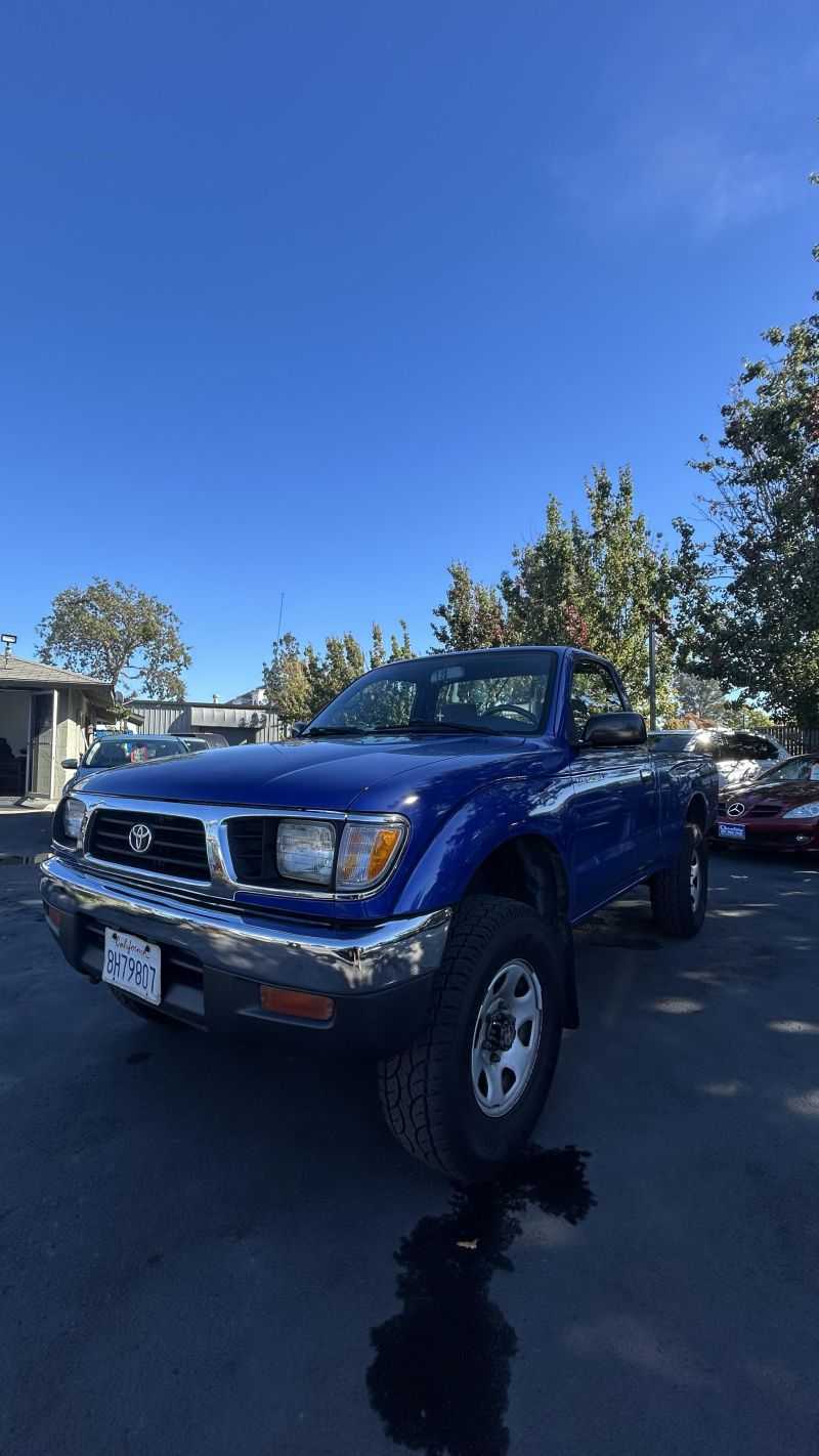 Toyota Tacoma Image 1