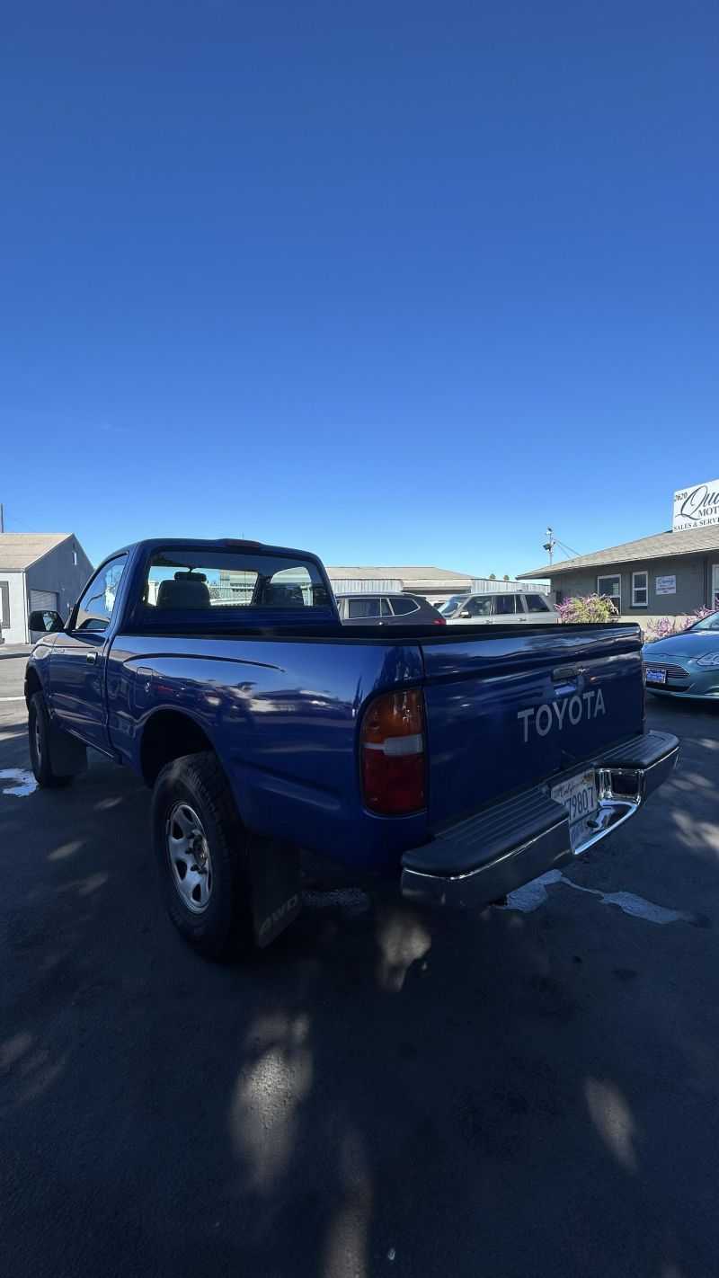 Toyota Tacoma Image 18