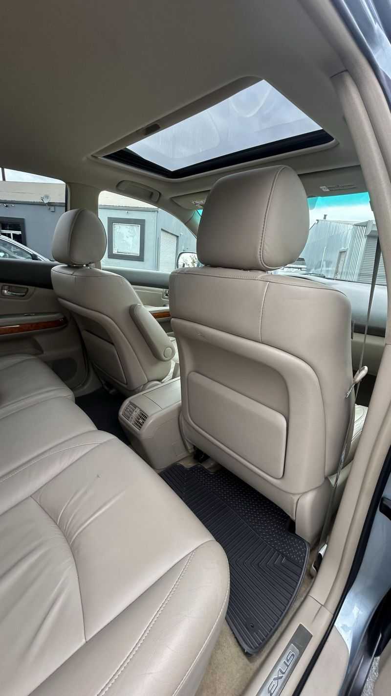 Lexus RX Image 17