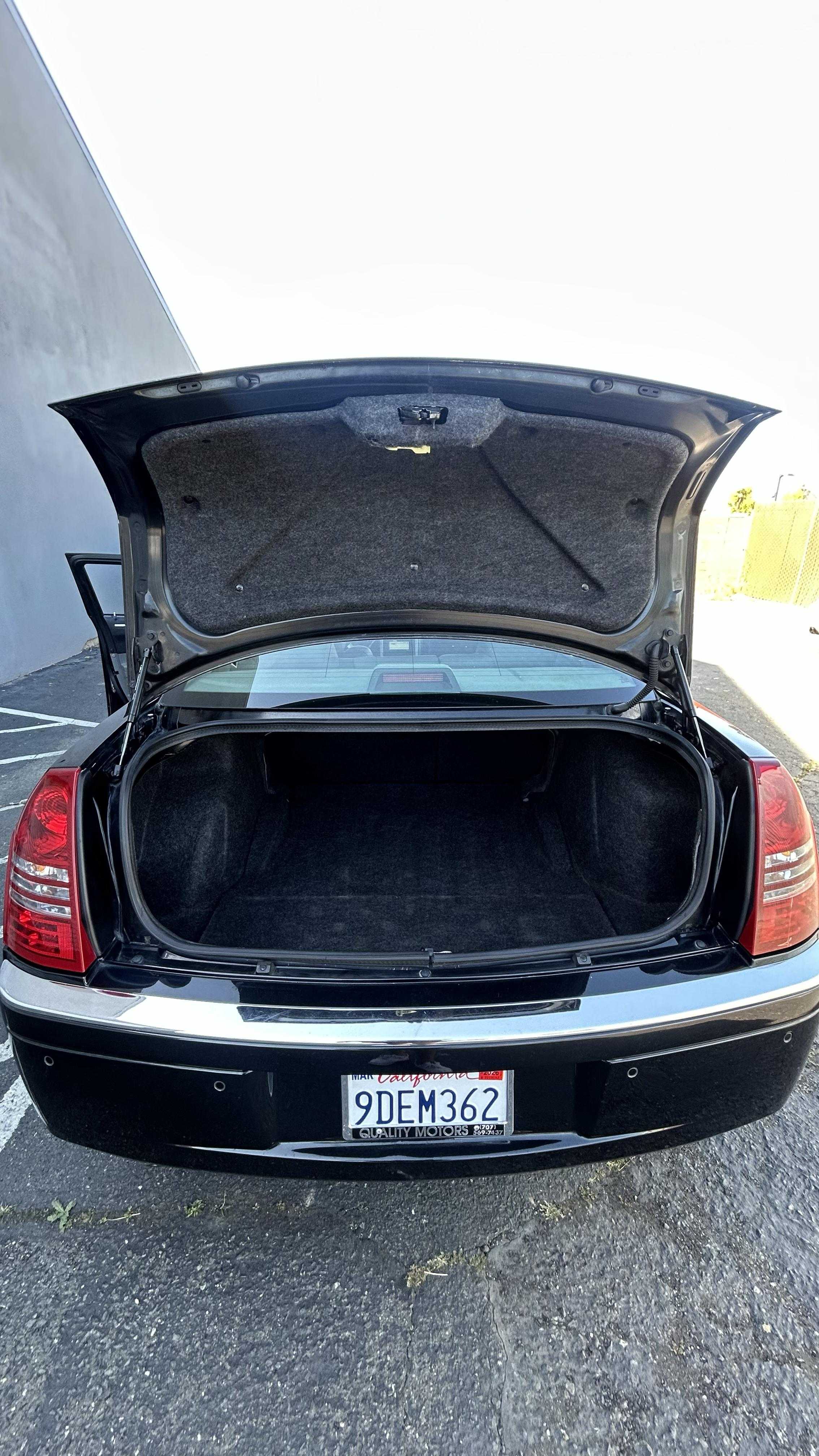 Chrysler 300 Image 13