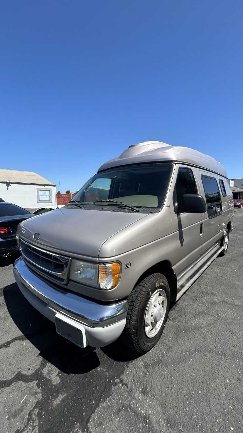 Ford Econoline E250 Cargo Image 1