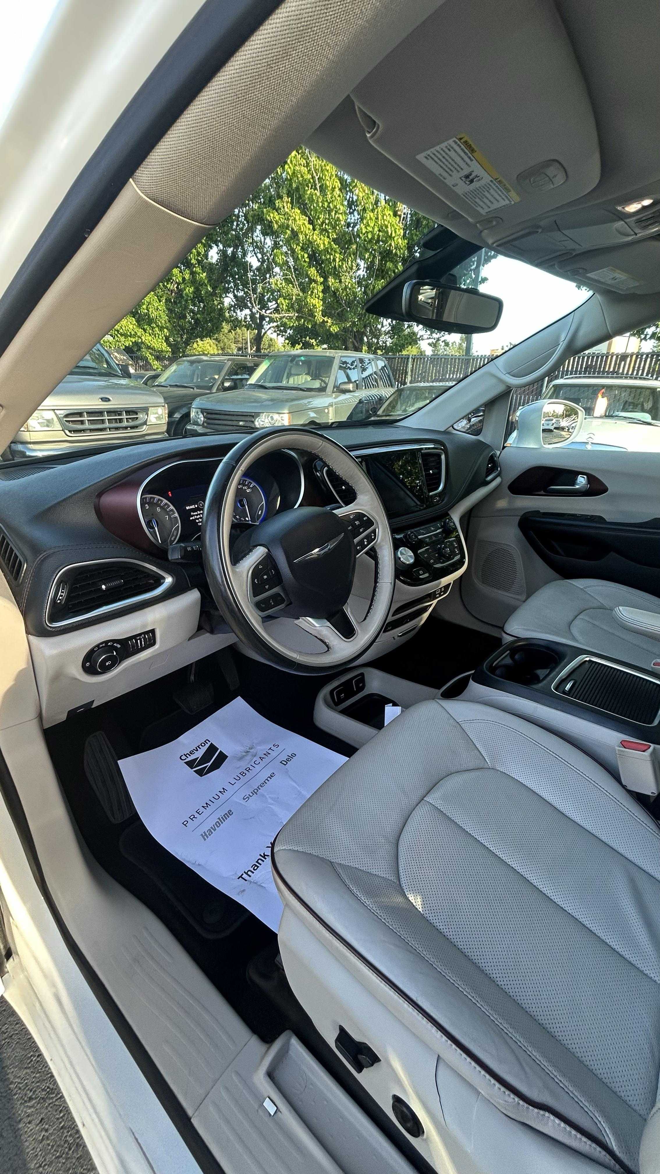 Chrysler Pacifica Image 7