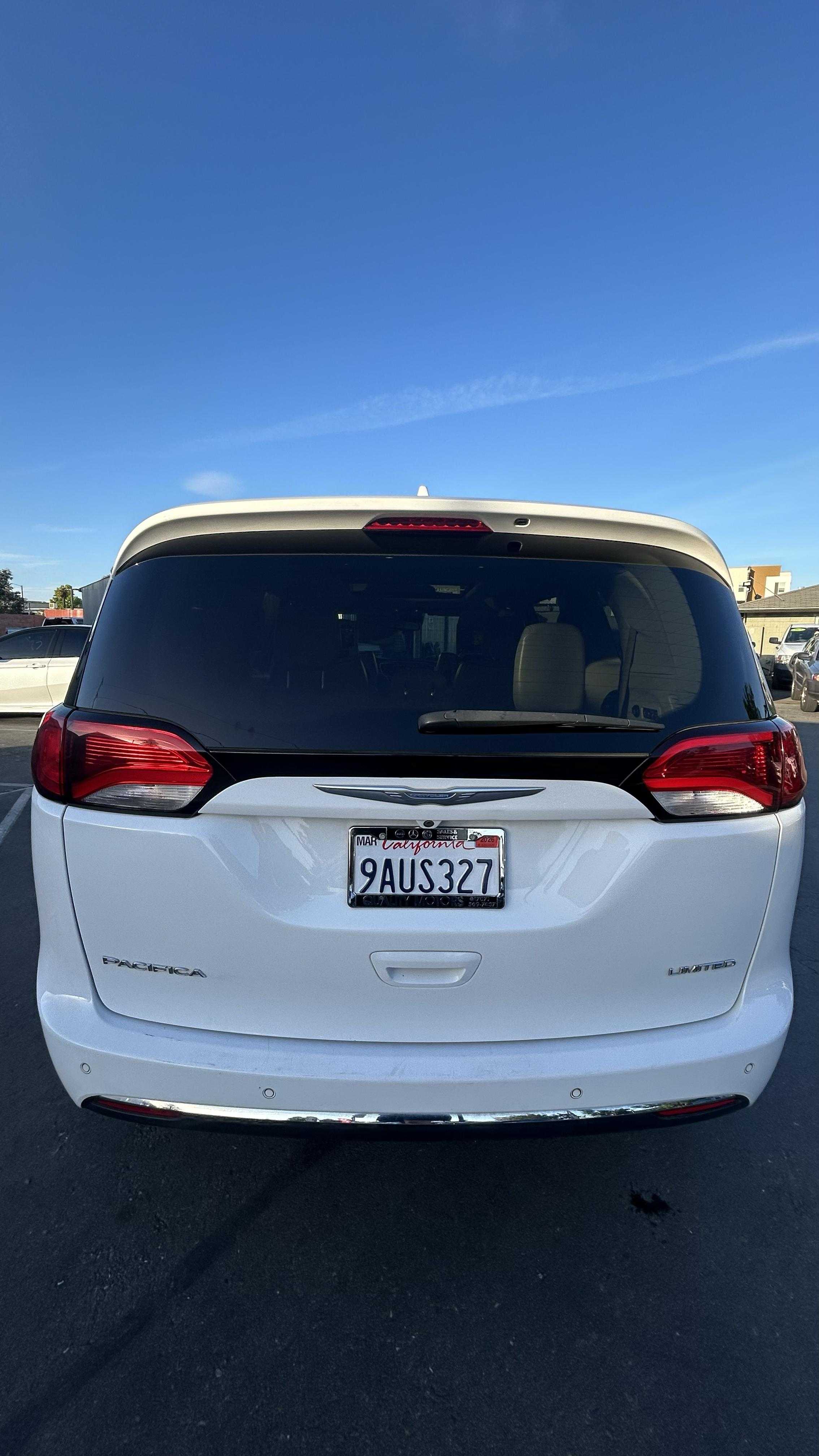 Chrysler Pacifica Image 22