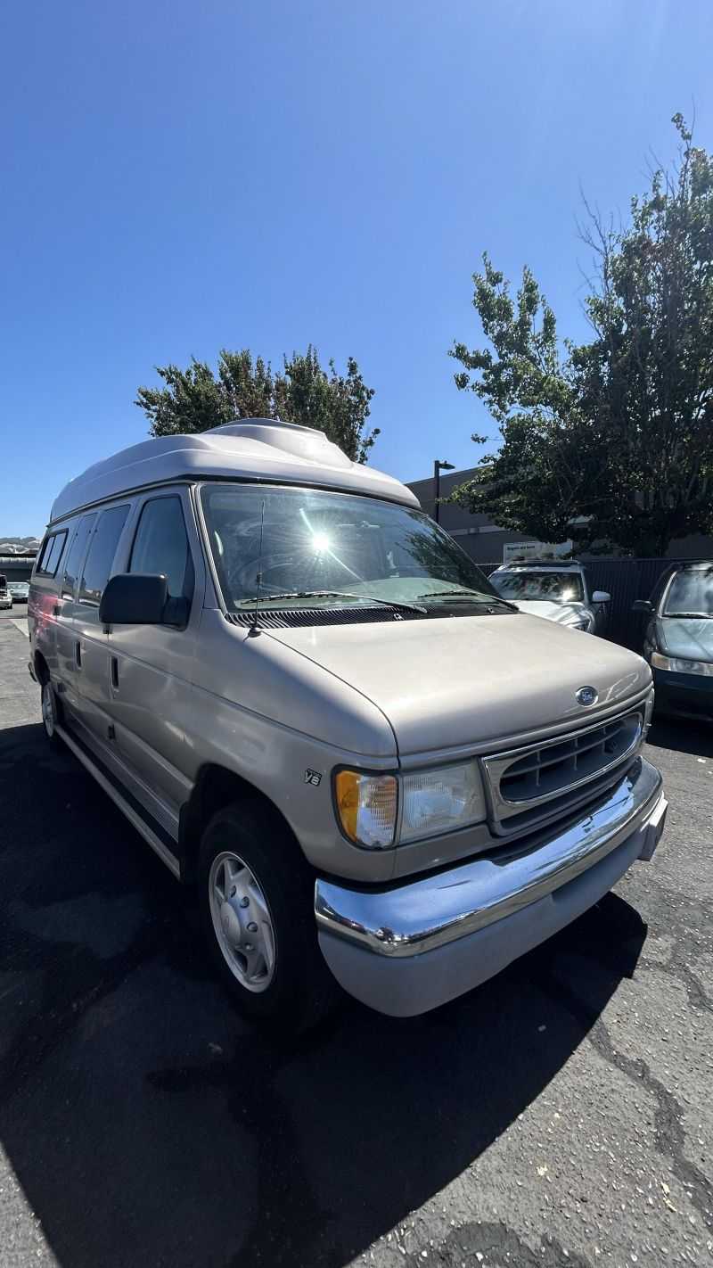 Ford Econoline E250 Cargo Image 3