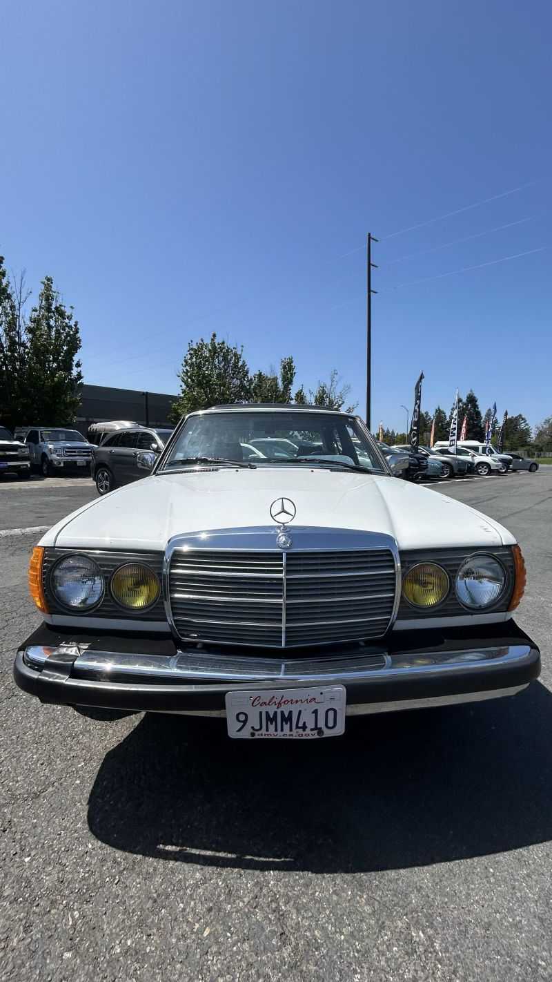 Mercedes-Benz 300-Class Image 2