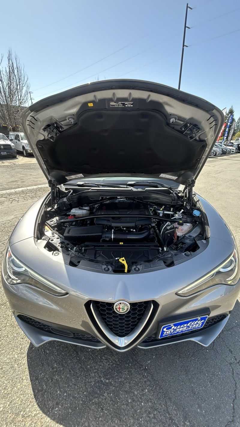 Alfa Romeo Stelvio Image 4