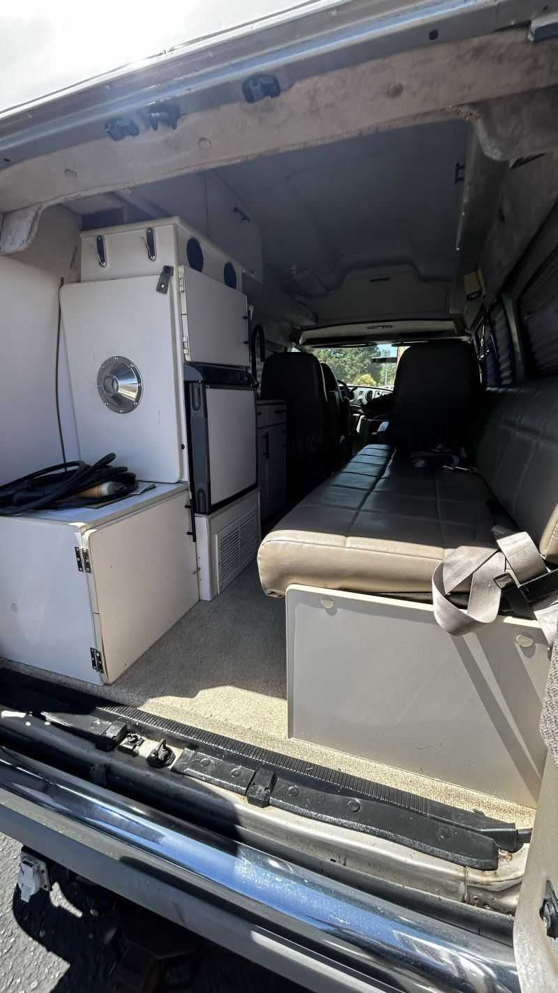 Ford Econoline E250 Cargo Image 12