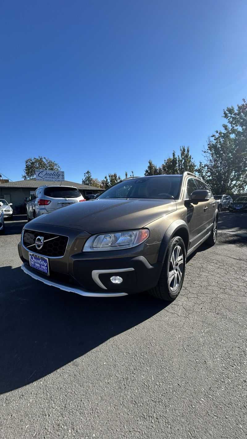 Volvo XC70 Image 1