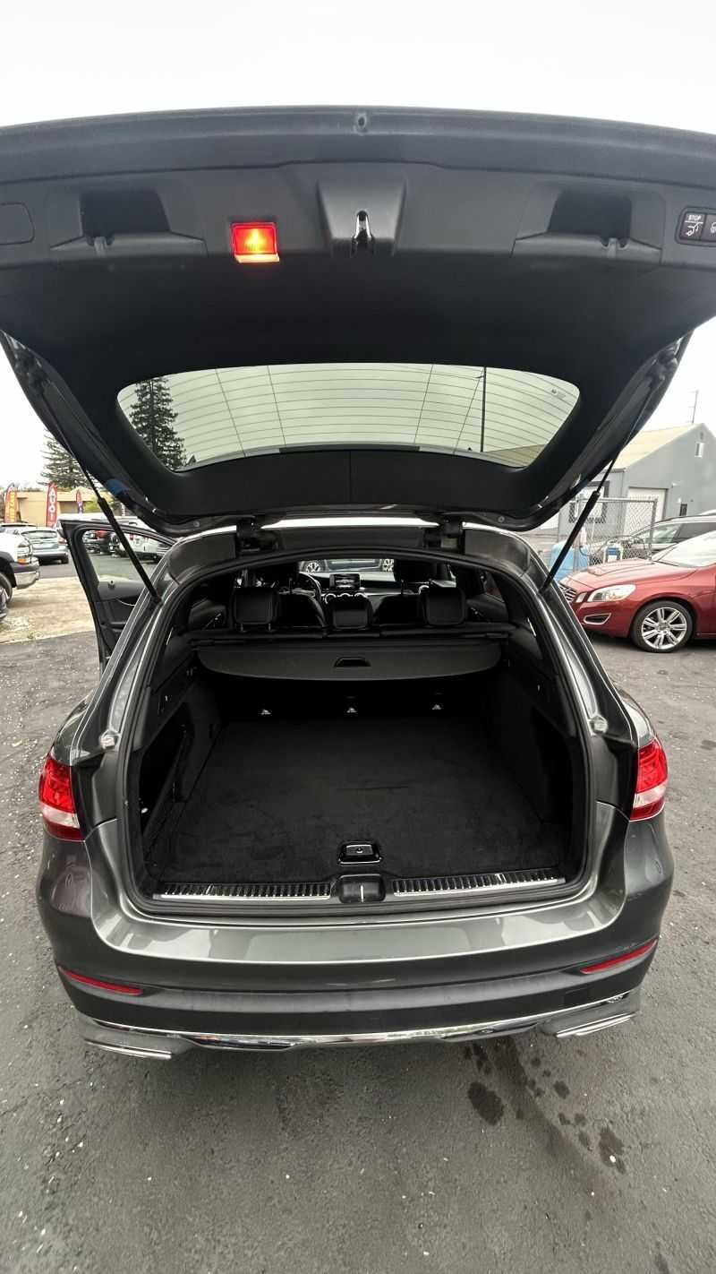 Mercedes-Benz GLC Image 17
