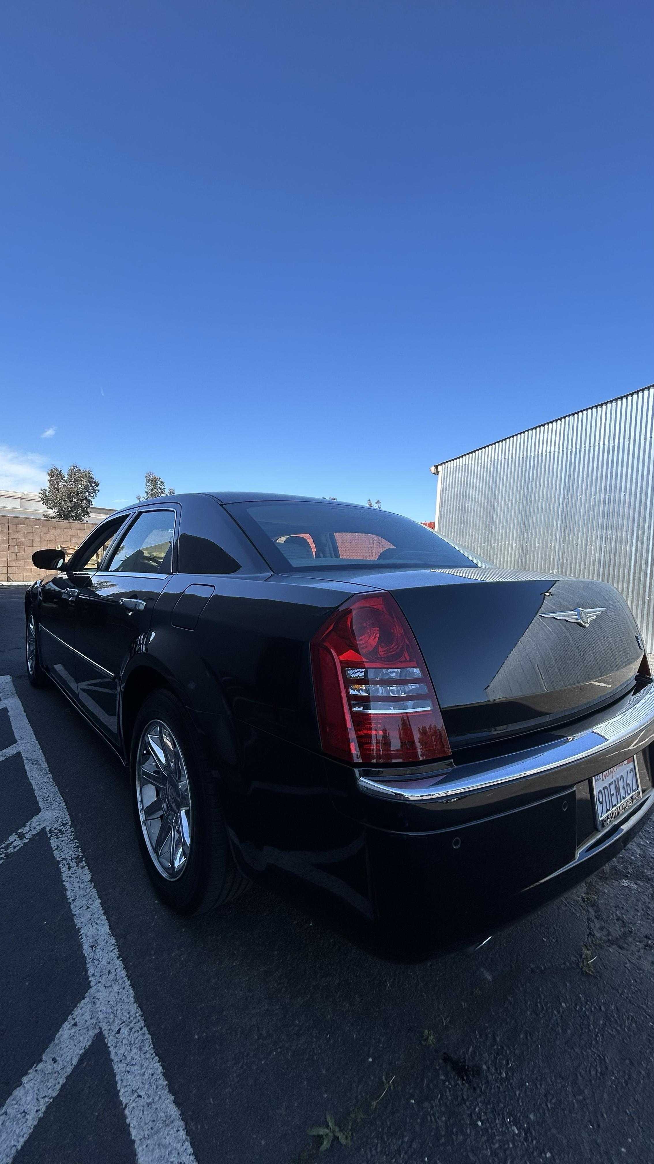 Chrysler 300 Image 14