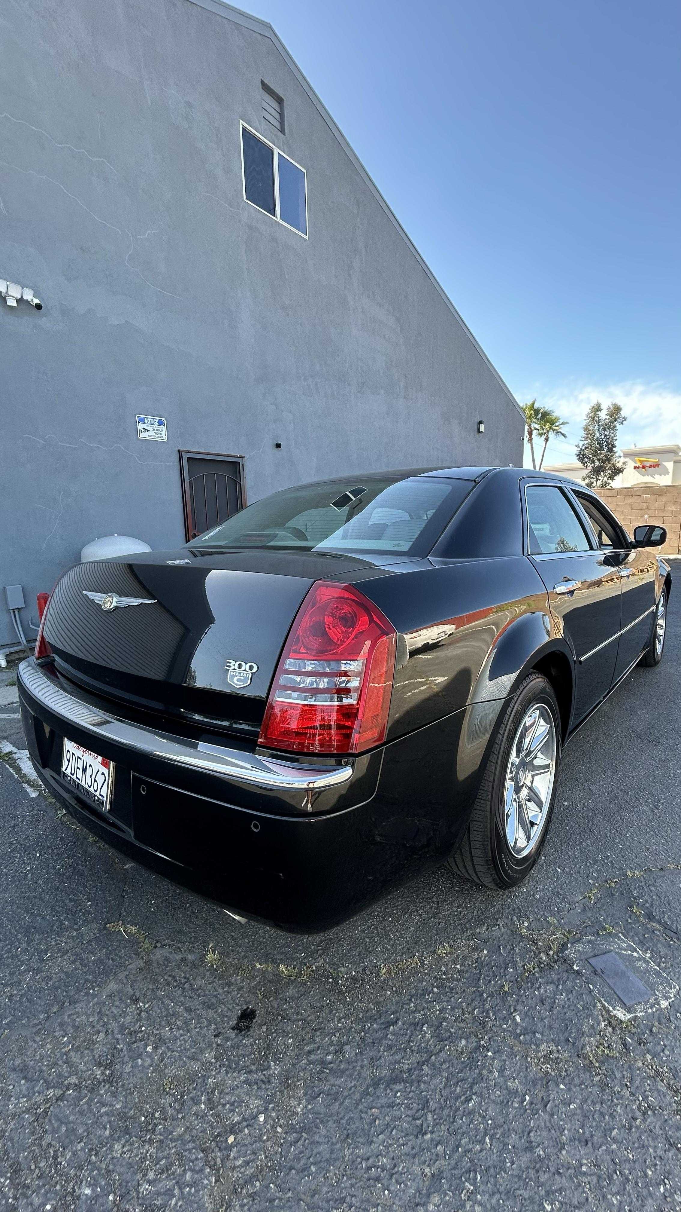 Chrysler 300 Image 16