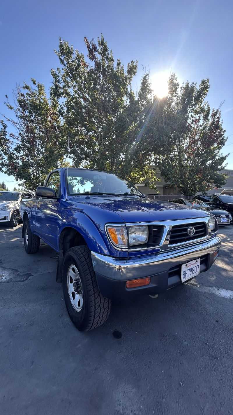 Toyota Tacoma Image 3