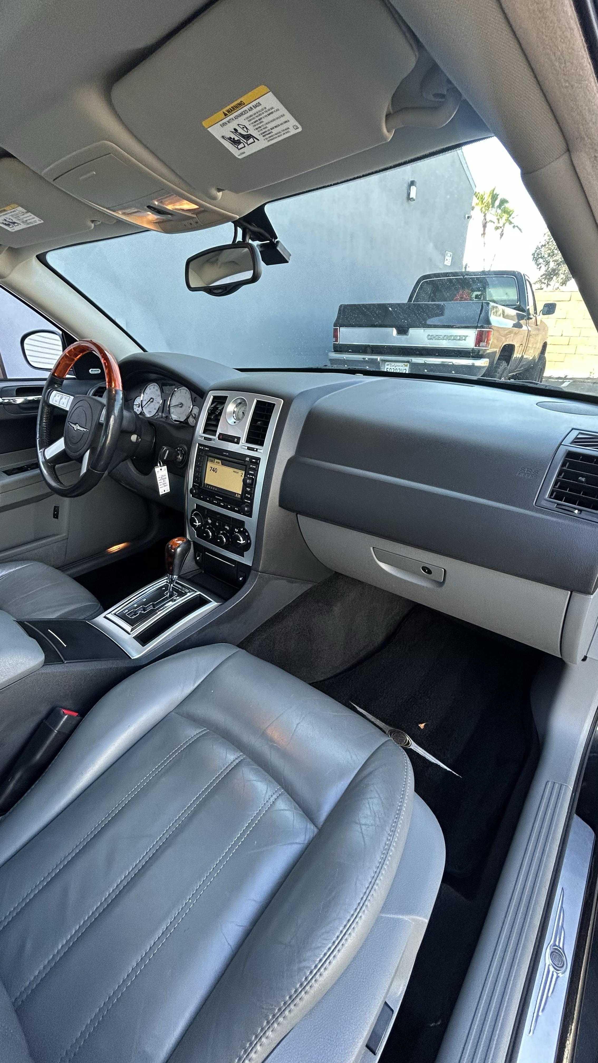 Chrysler 300 Image 7