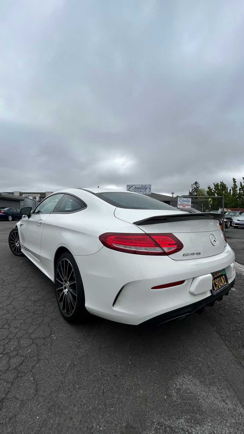 Mercedes-Benz Mercedes-AMG C-Class Image 15