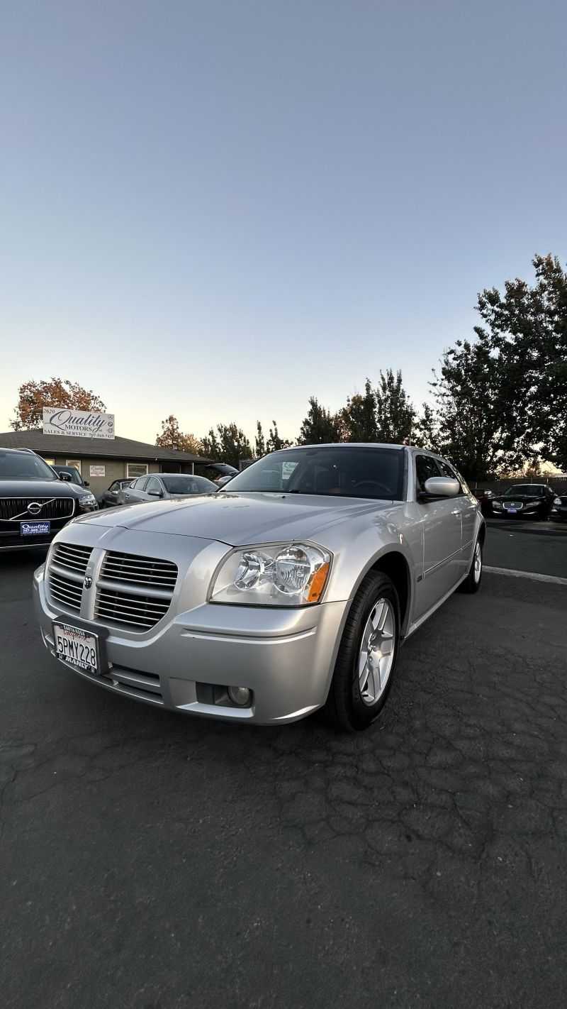 Dodge Magnum Image 1