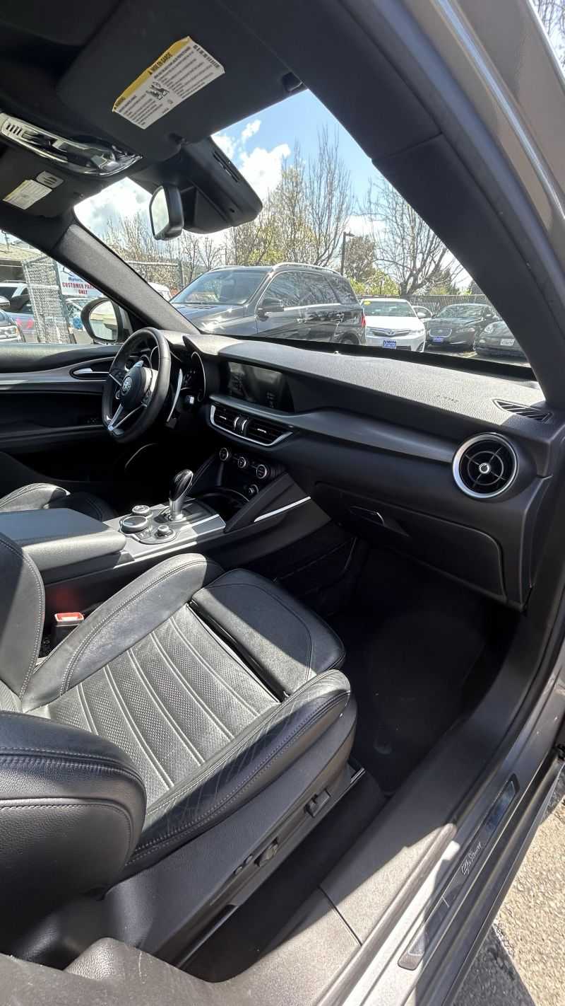 Alfa Romeo Stelvio Image 10