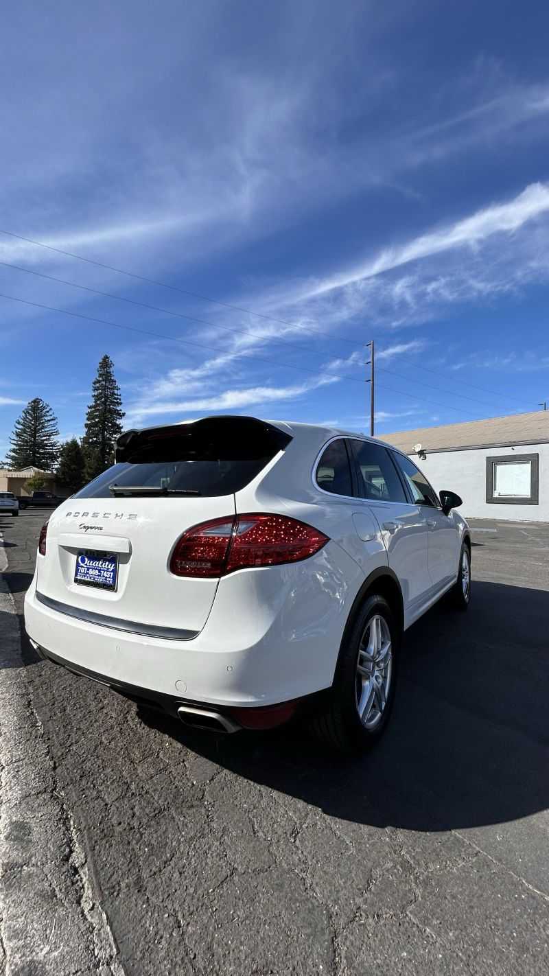 Porsche Cayenne Image 22