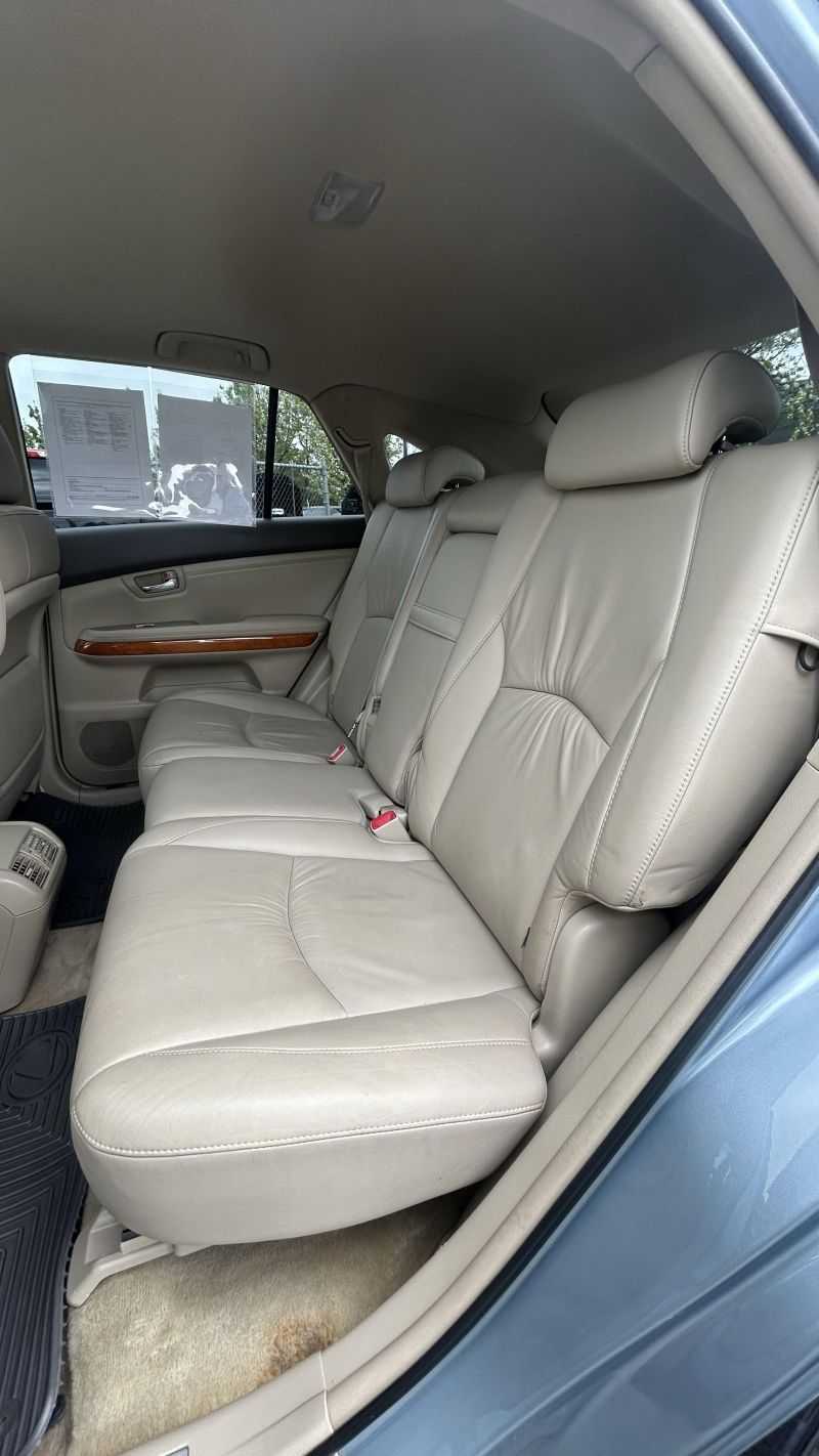 Lexus RX Image 16