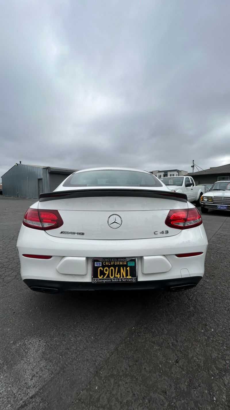 Mercedes-Benz Mercedes-AMG C-Class Image 16
