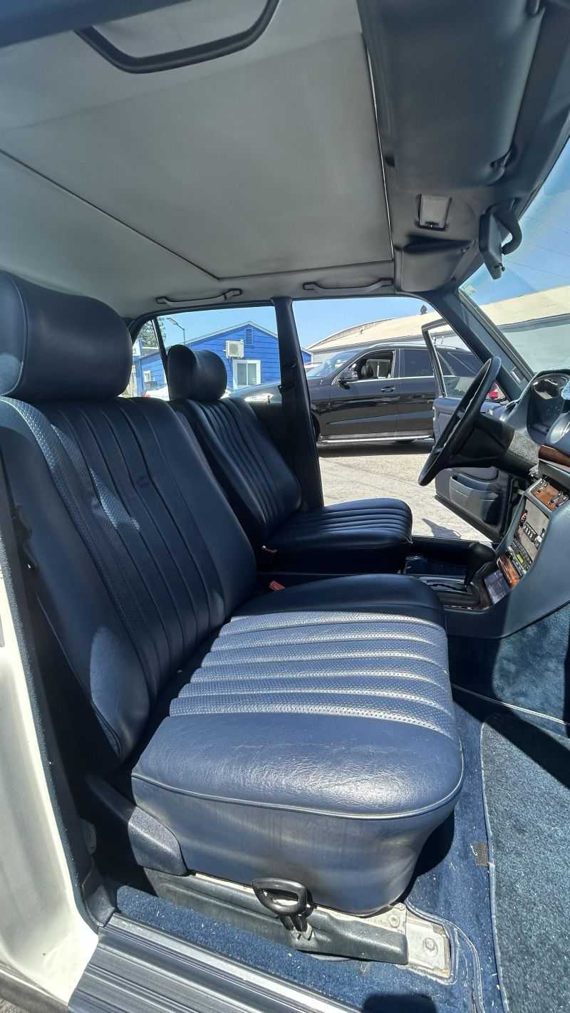Mercedes-Benz 300-Class Image 16