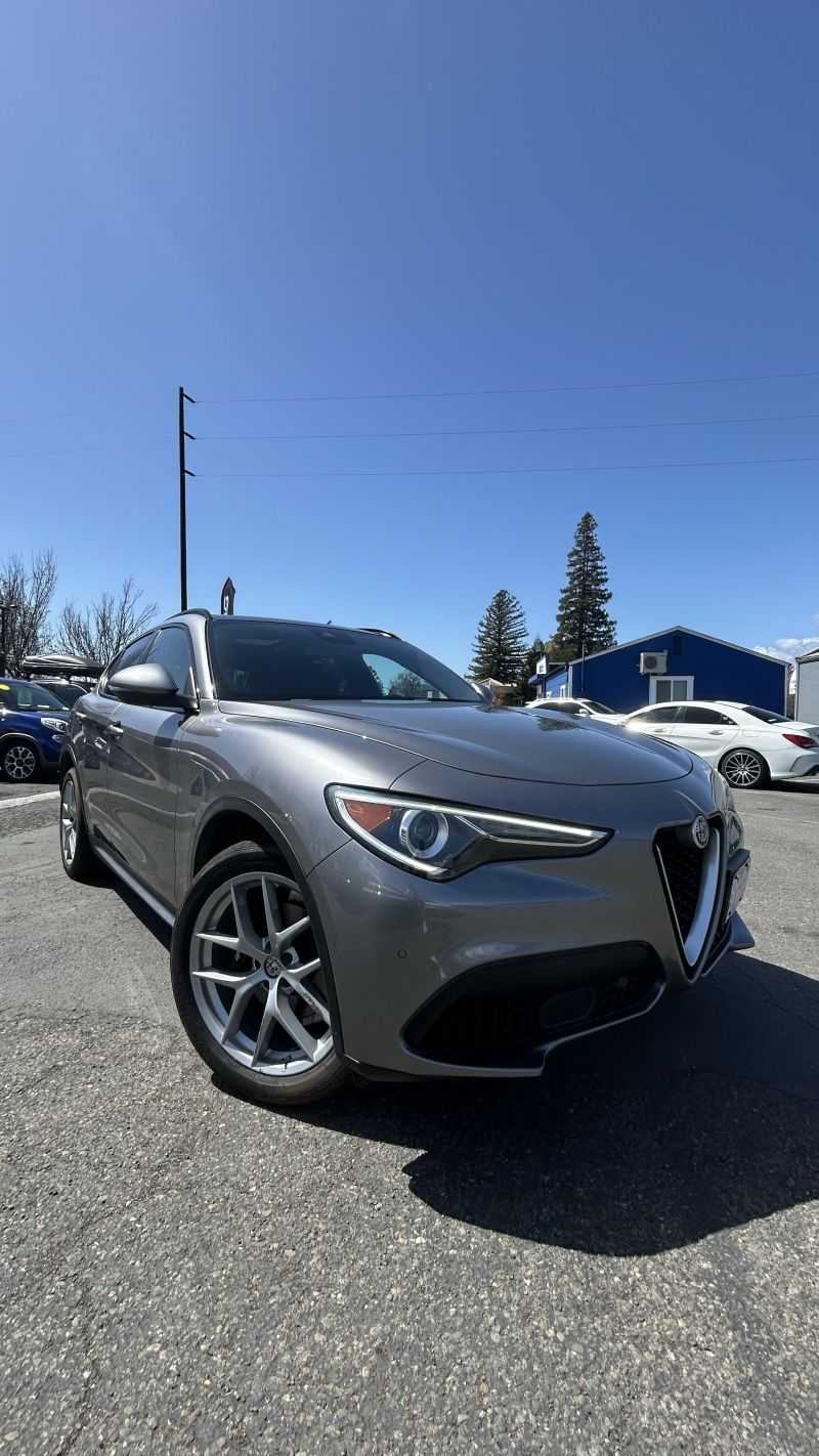 Alfa Romeo Stelvio Image 3