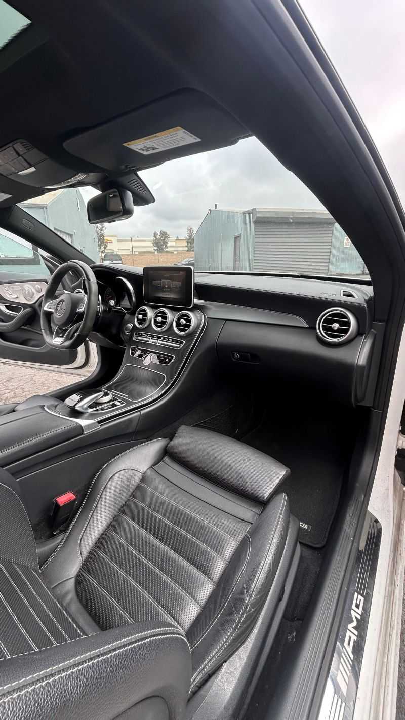 Mercedes-Benz Mercedes-AMG C-Class Image 9